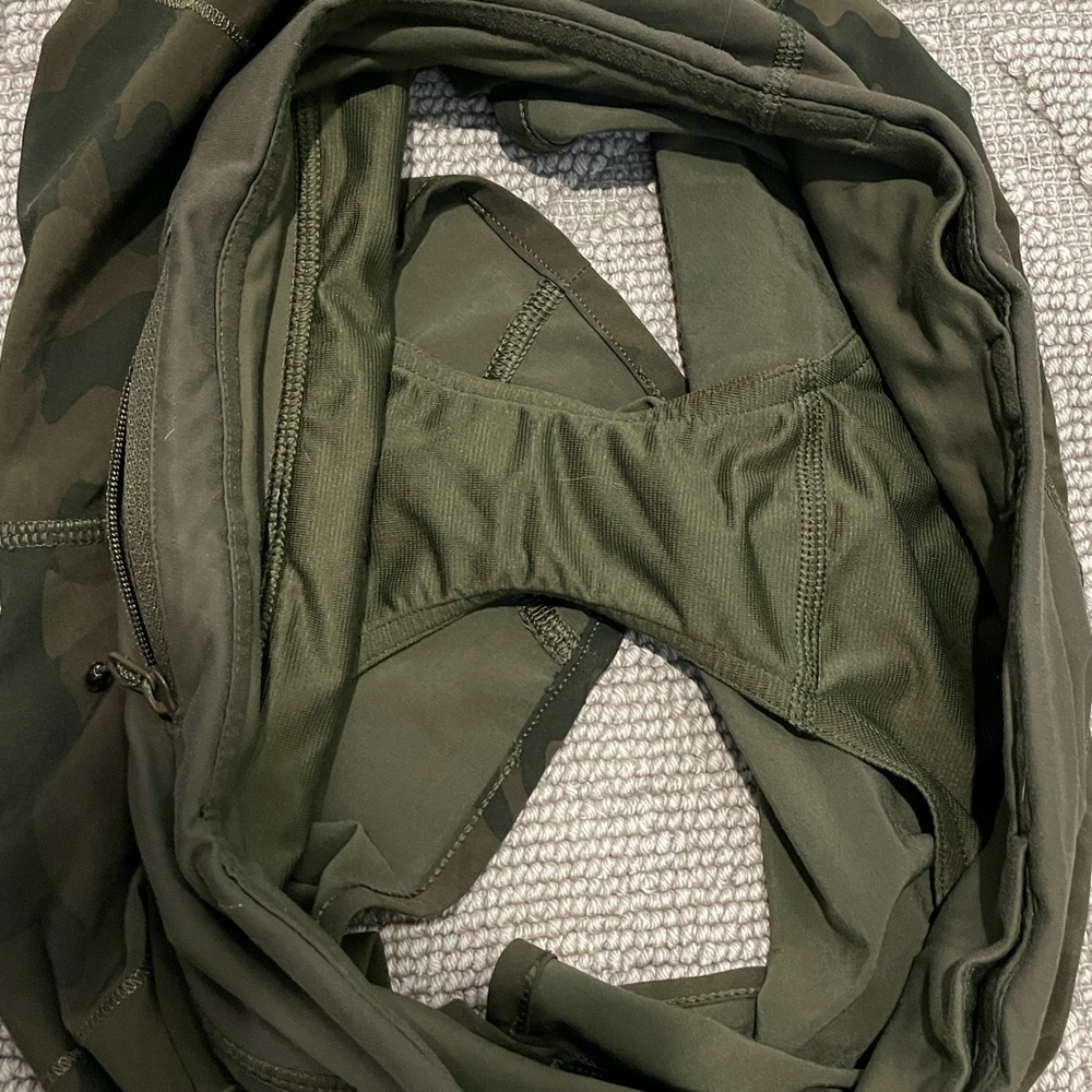 Size 4 - Lululemon Speed Up Shorts 2.5” Green Camo - Picture 2 of 6